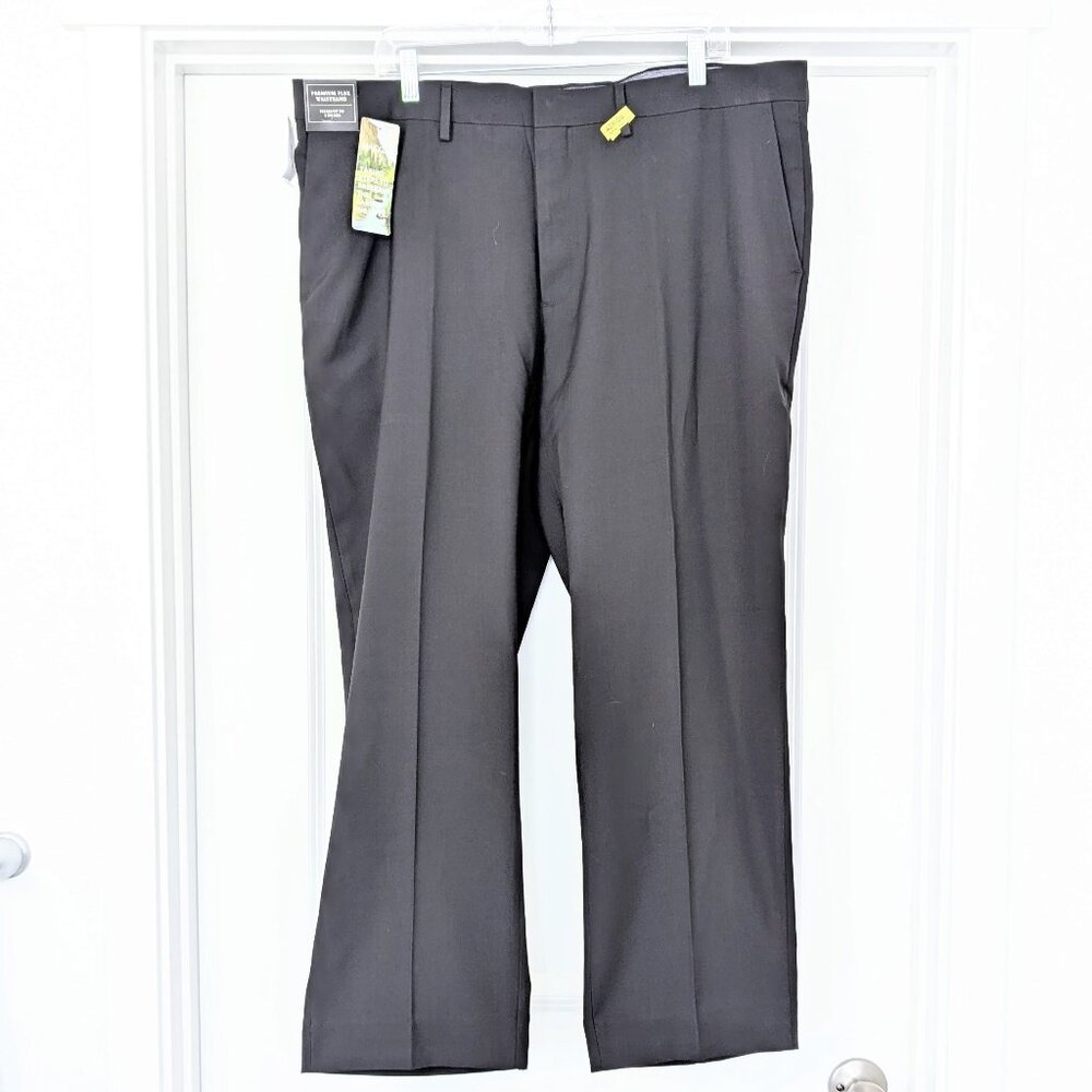 Haggar Clothing Mens Premium Straight Fit Stretch Dress Pant (Black, 40W X 32L)